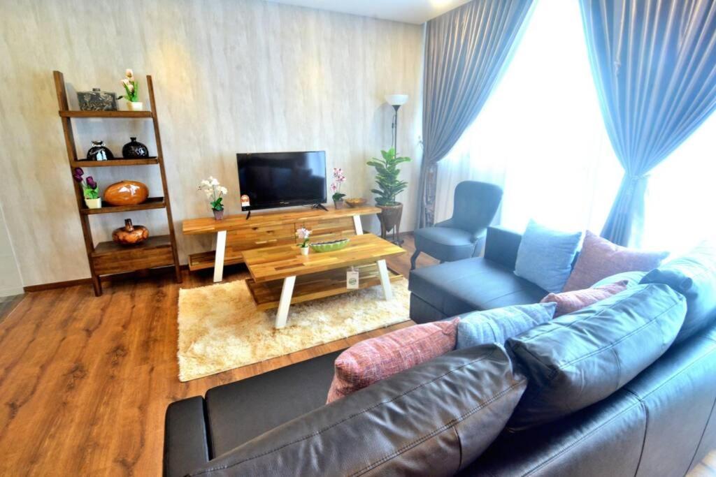 Vivacity Jazz Suite New Luxury Cozy Home A13 Кучинг Екстериор снимка